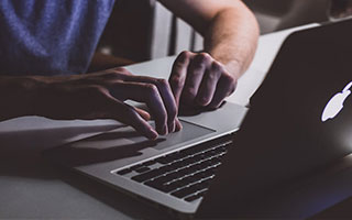 LPL举办电竞运动员伤病预防研讨会，电竞运动员会造成什么损伤